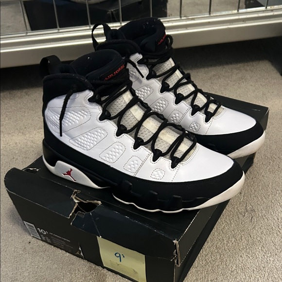 Air Jordan 6 Retro Sneakers - Picture 2 of 5